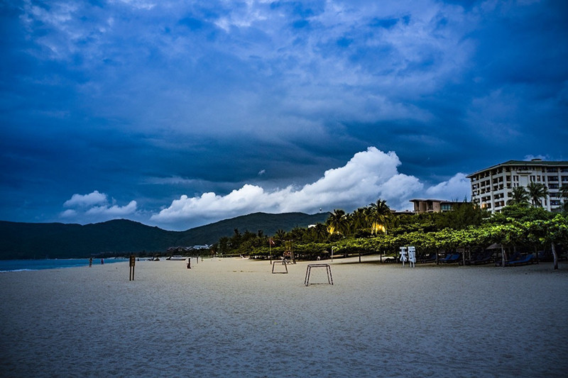Sanya Travel Guide  Attractions  Tours  Weather  Tips  Hotels Maps