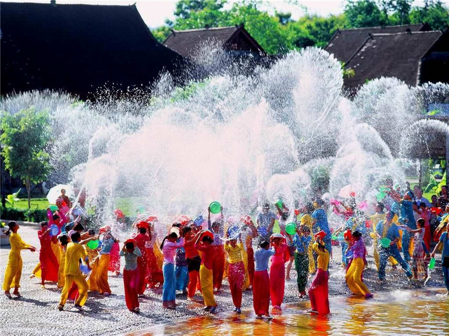 4 Days XishuangBanna Water Splashing Festival Celebration Tour